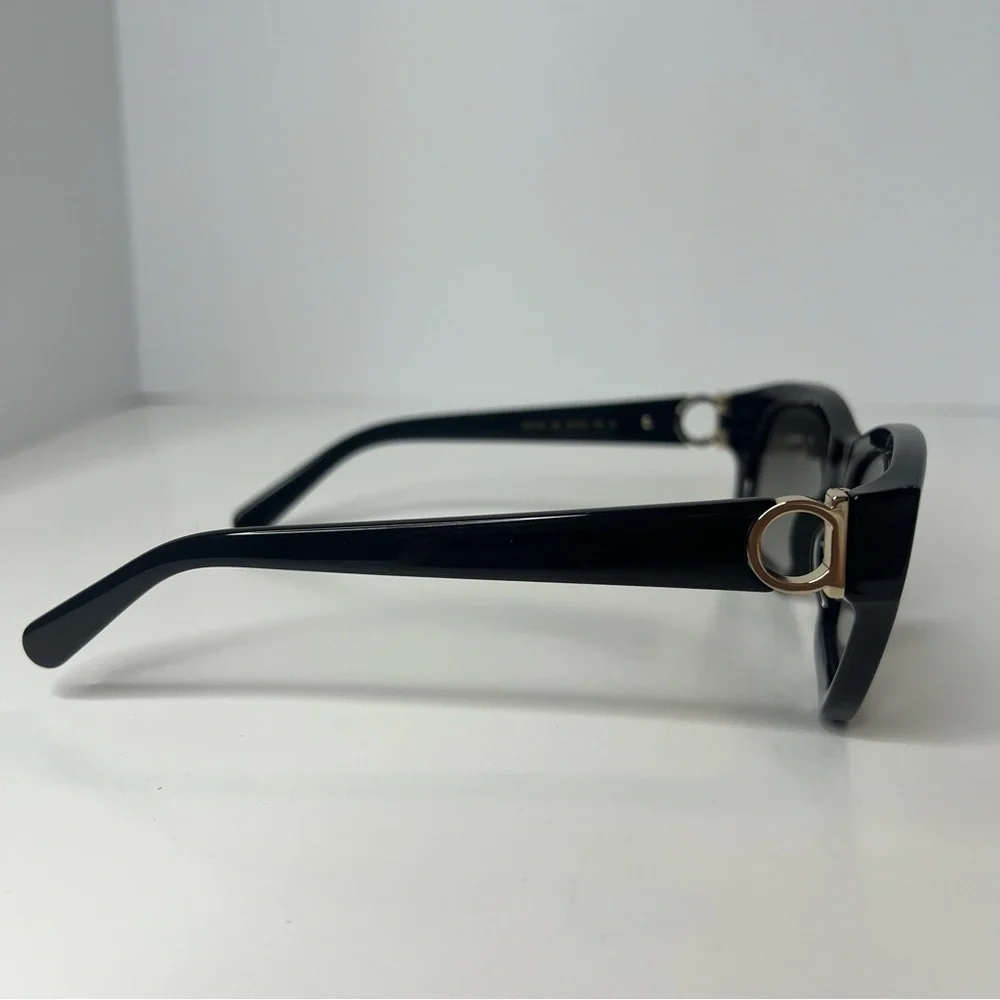 Salvatore Ferragamo Women’s Black Rectangular Sunglasses SF1012S NEW!!!!‎ 🖤🕶️